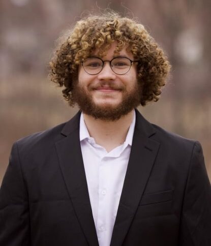 Calvin headshot e1762452584823